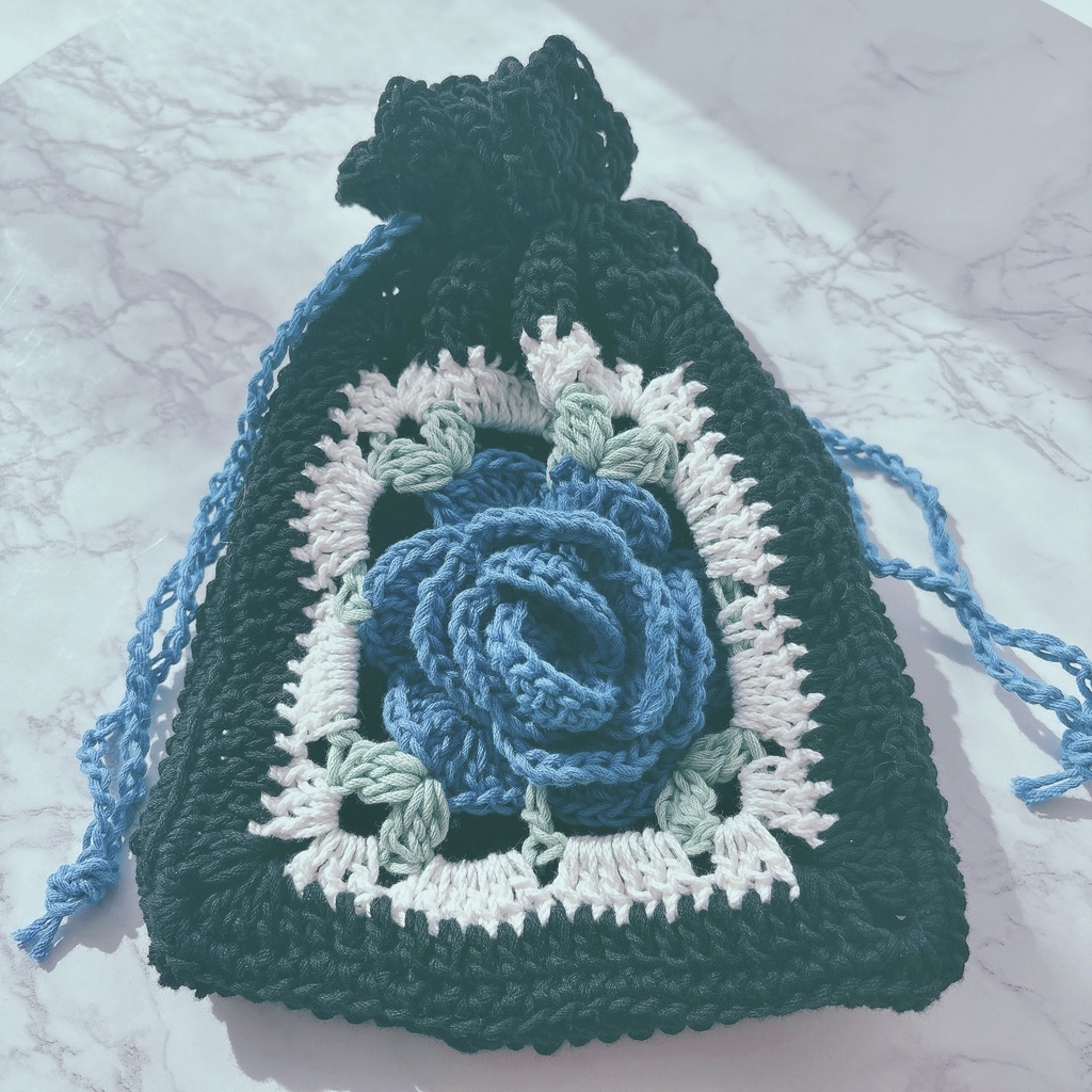 青い薔薇×黒の巾着