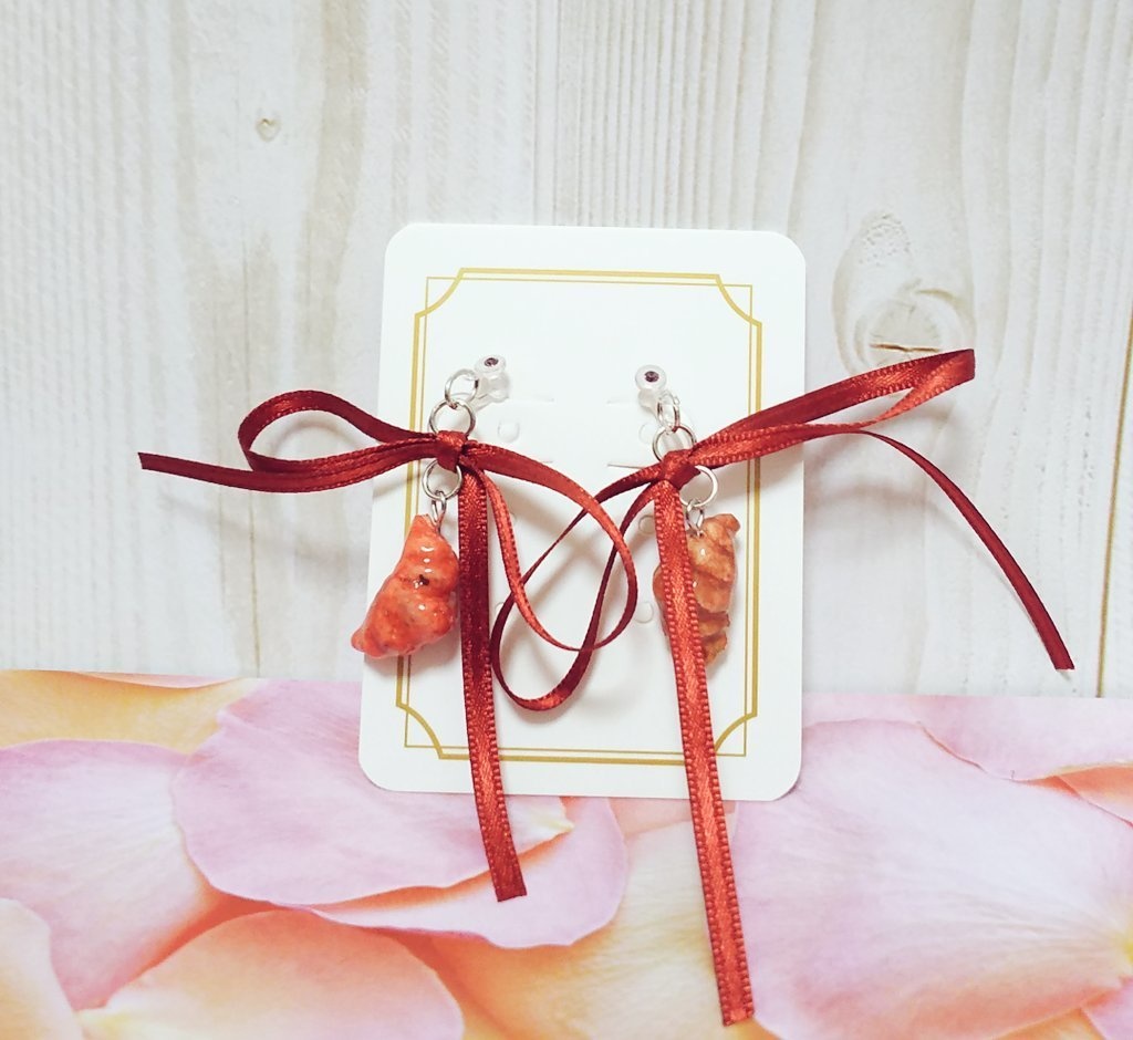 クロワッサンのピアス