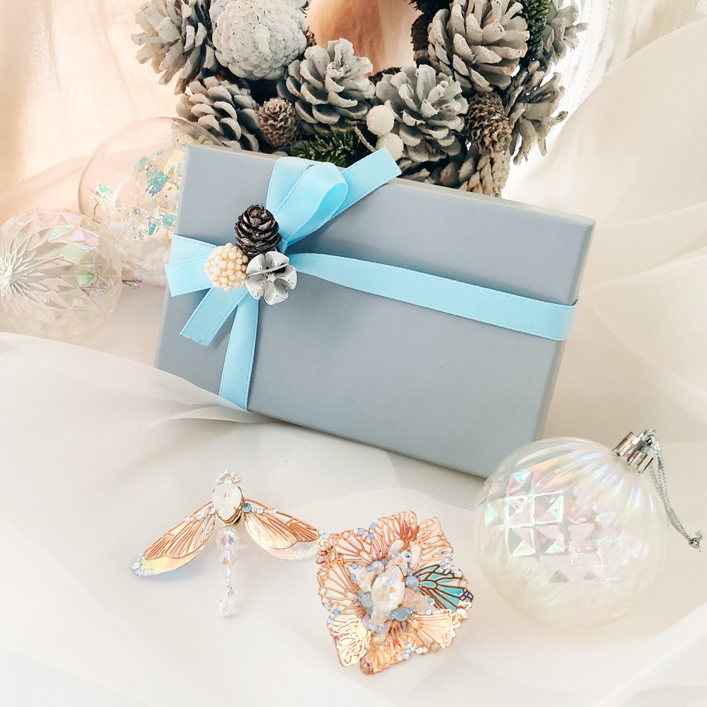 -幻想羽- 角度で色が変わる不思議なブローチ『オーロラリウム -Aurorarium-』