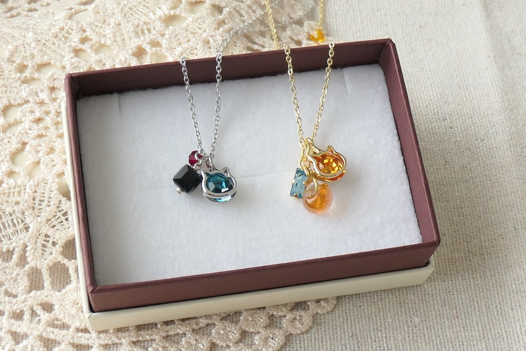 猫モチーフキラキラネックレス