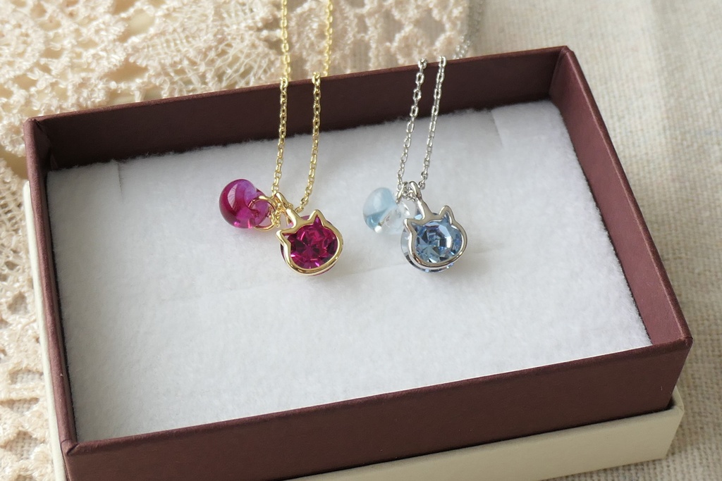 猫モチーフキラキラネックレス