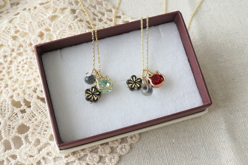 猫モチーフキラキラネックレス