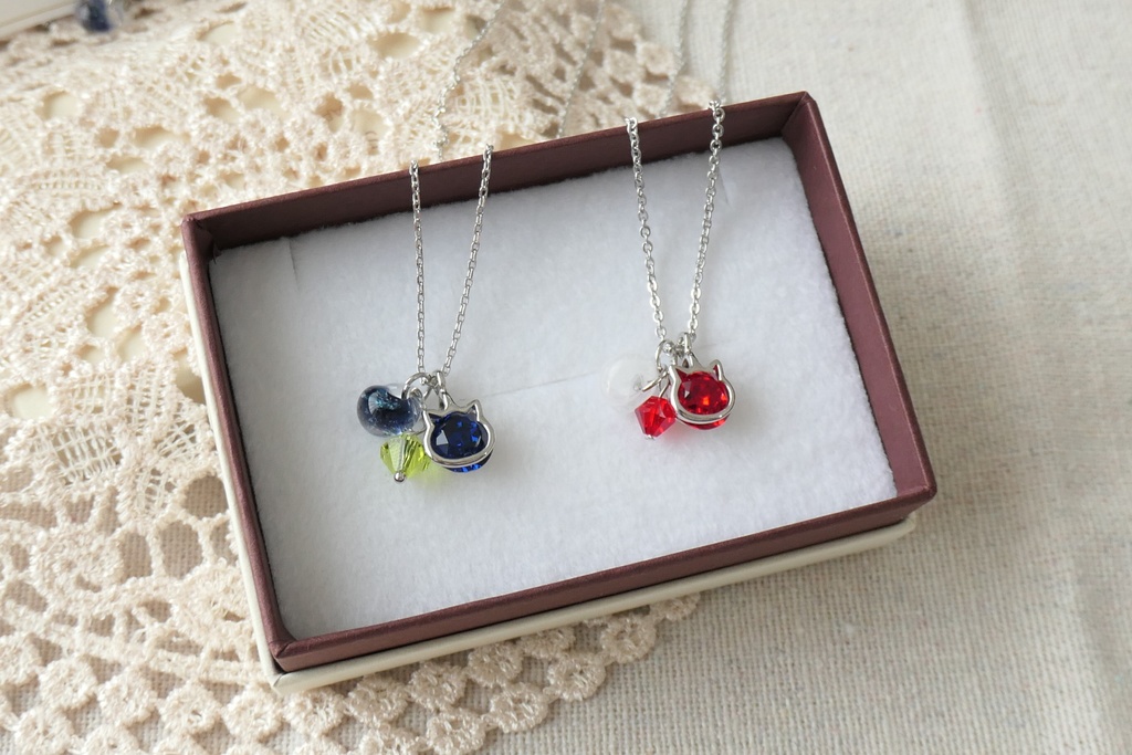 猫モチーフキラキラネックレス