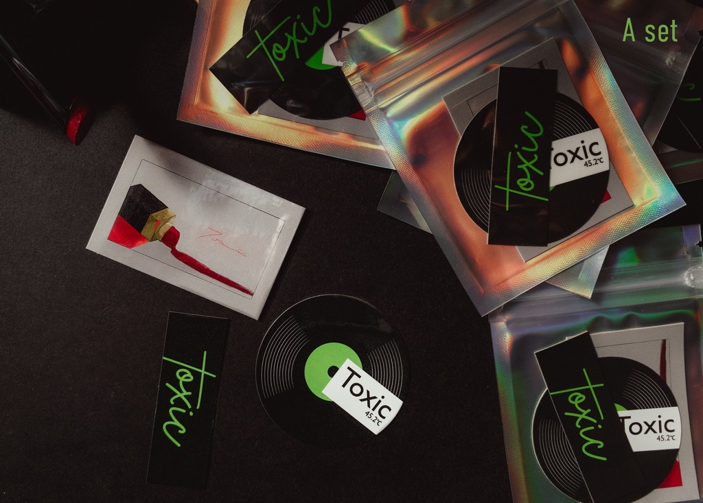 Toxic写真集モチーフ　ステッカーセット