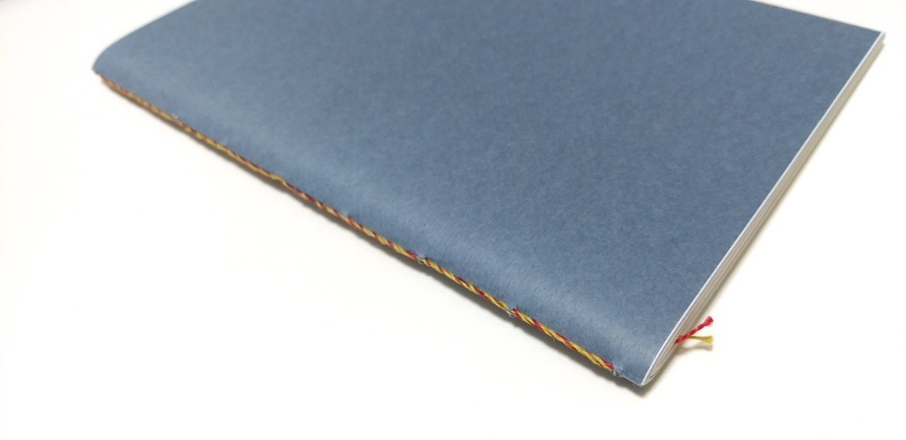 紙たくさん!A5ノート 32.ガイア青