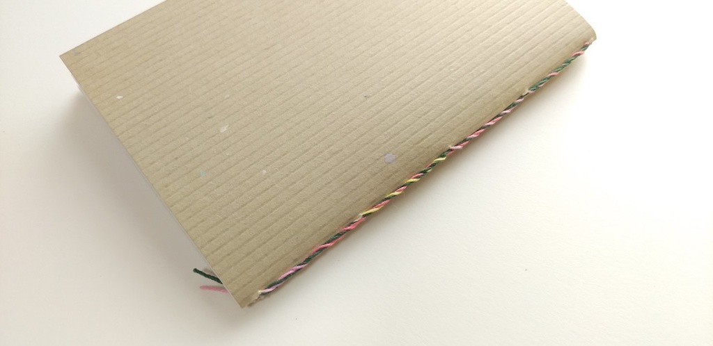 A6ノート あまみがよんでいる!! 【紙たくさん!ノート】