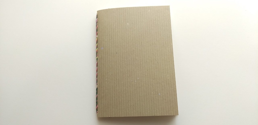 A6ノート あまみがよんでいる!! 【紙たくさん!ノート】