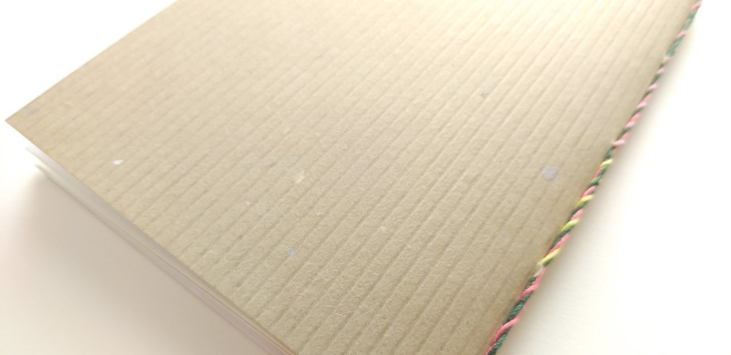 A6ノート あまみがよんでいる!! 【紙たくさん!ノート】