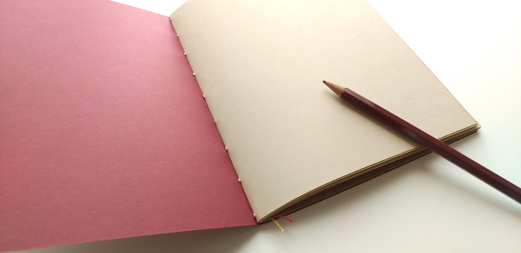 A5ノート【薄手 Re.】「本に埋もれて幸せ」 紙たくさんノート!