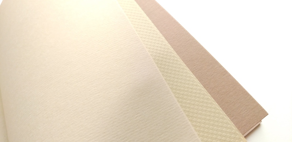 A5ノート【薄手 Re.】「本に埋もれて幸せ」 紙たくさんノート!