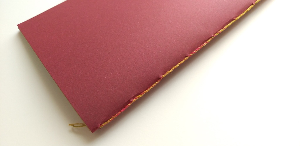 A5ノート【薄手 Re.】「本に埋もれて幸せ」 紙たくさんノート!