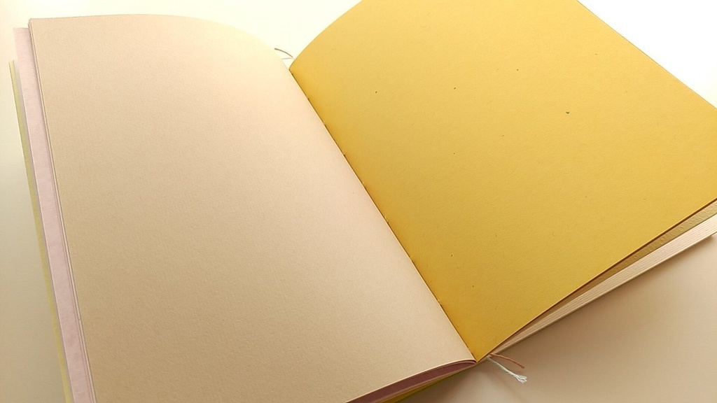 A5ノート「ずーっとながめている」 紙たくさんノート!