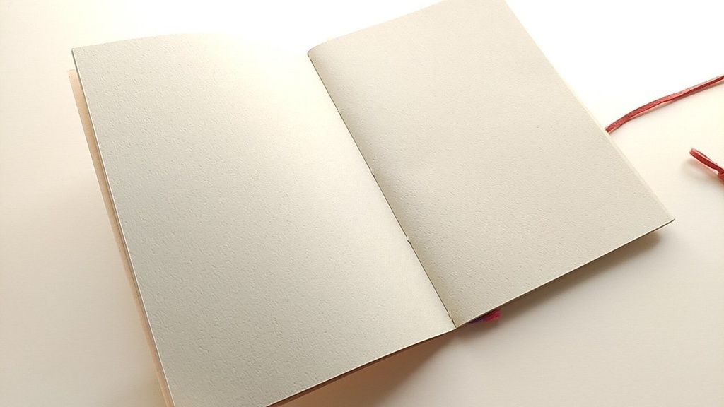 A6ノート 「無色な画家の極彩色世界へ」【紙たくさん!ノート】