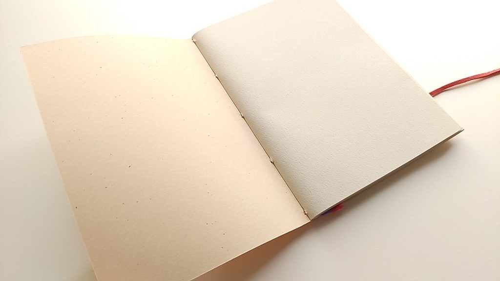 A6ノート 「無色な画家の極彩色世界へ」【紙たくさん!ノート】