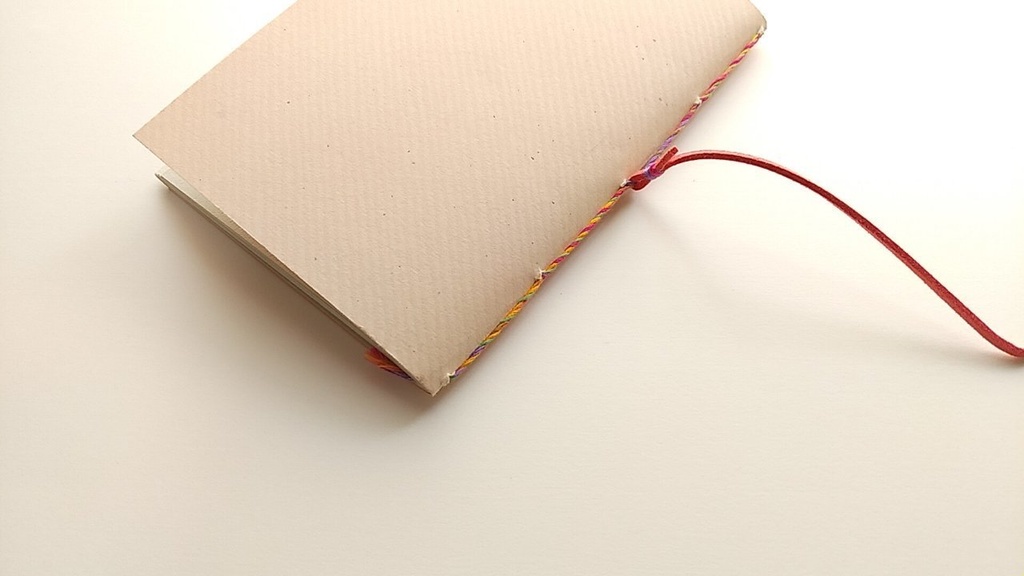 A6ノート 「無色な画家の極彩色世界へ」【紙たくさん!ノート】