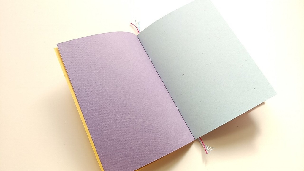 A6ノート「幸せを運んで Dance Dance」【紙たくさん!ノート】