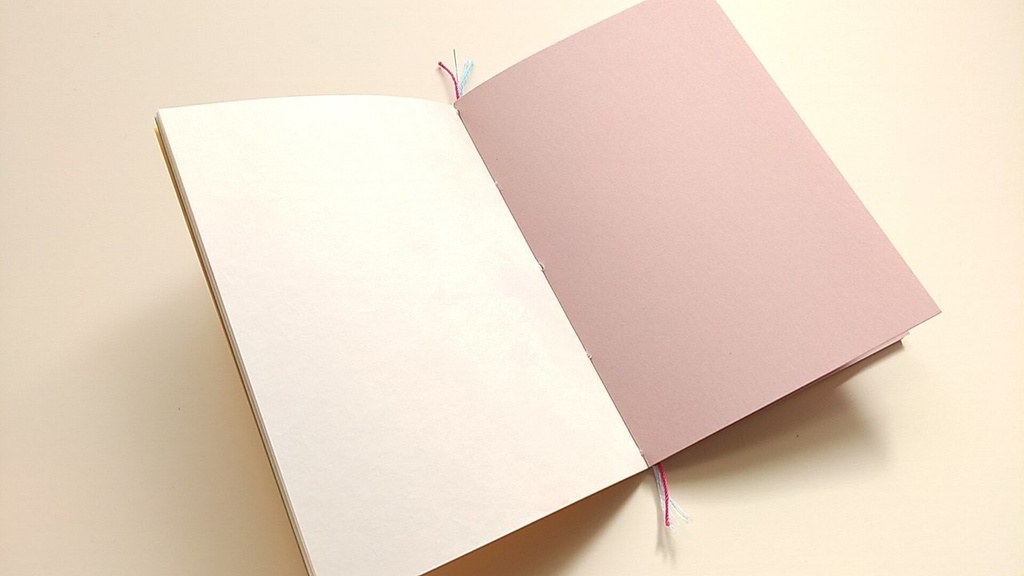 A6ノート「幸せを運んで Dance Dance」【紙たくさん!ノート】