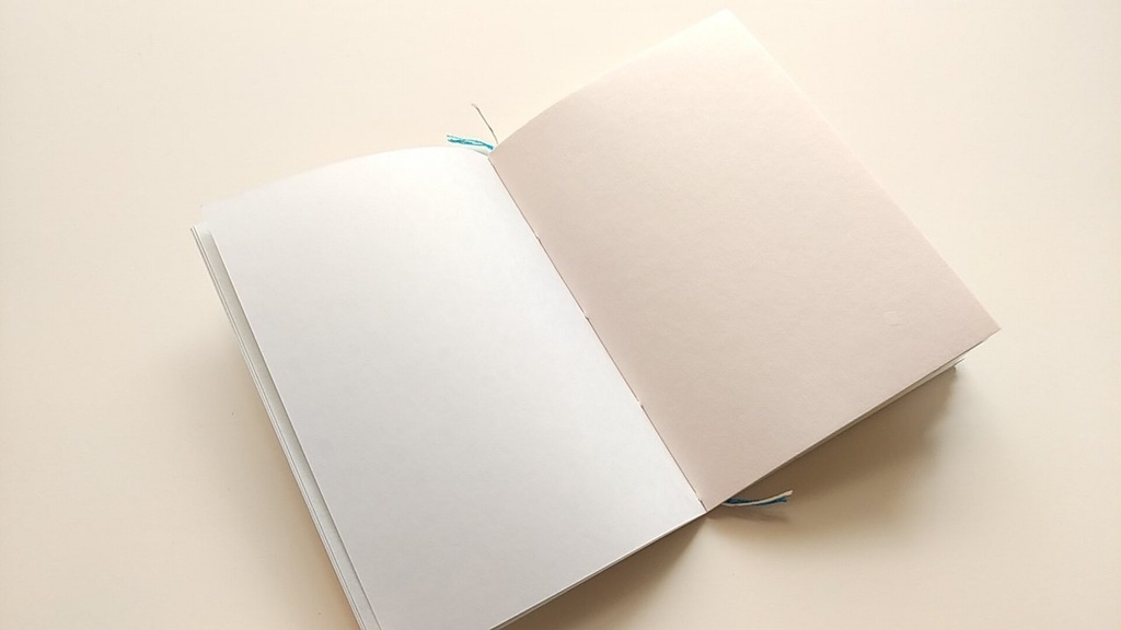 A6ノート 「足元の宝物探し」【紙たくさん!ノート】