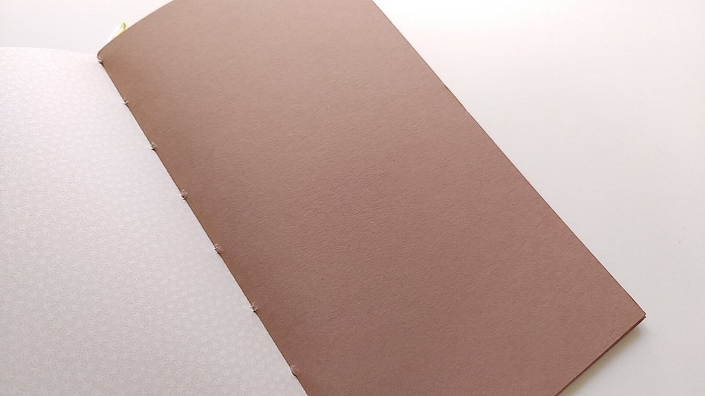 【traveler's レギュラー64P】「あこがれとトランクケース」