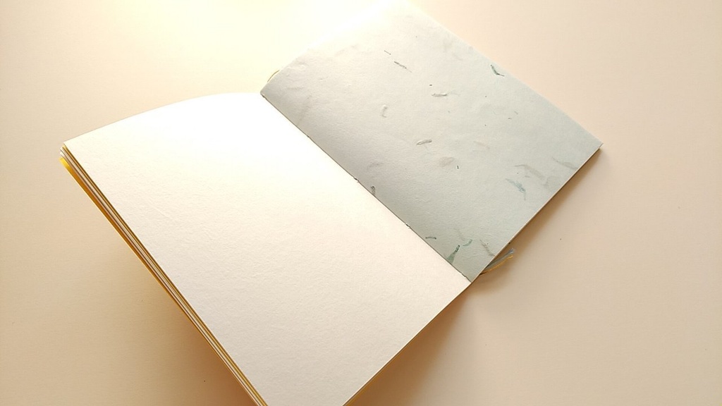 ✒A6ノート「風のバラ」【紙たくさん!ノート】