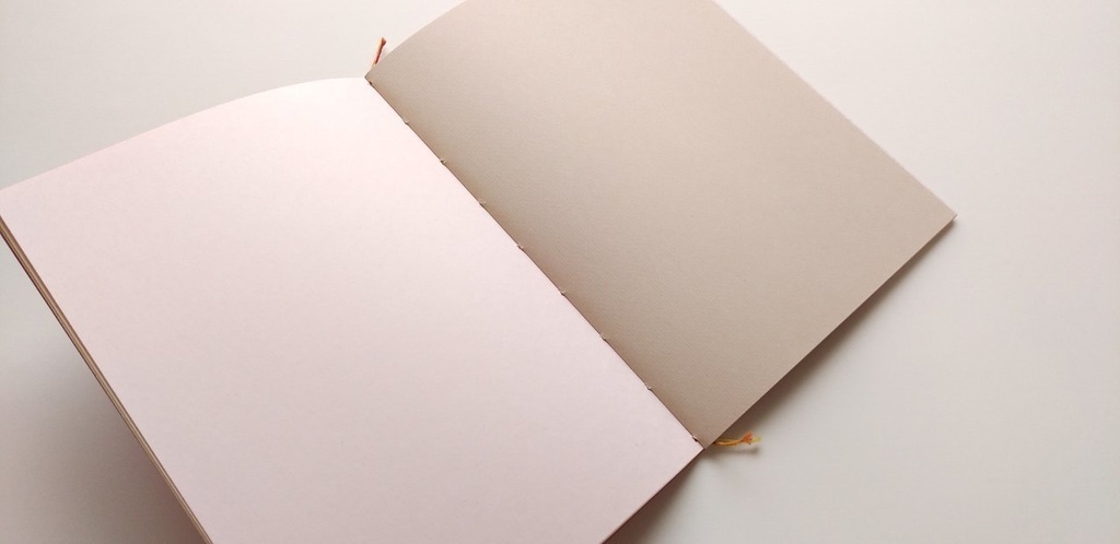 A5ノート【薄手 Re.】「憂いのひと B」紙たくさんノート!