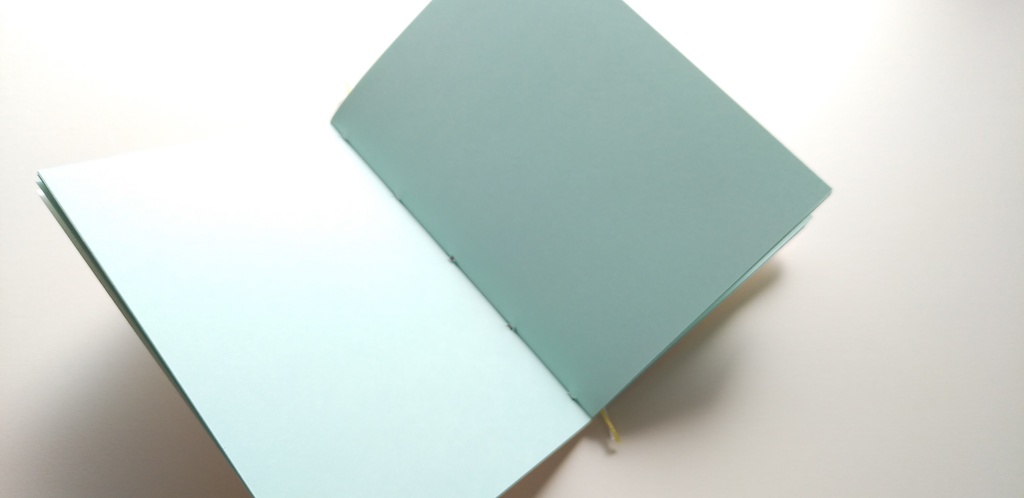 【Passport-厚紙- アサギ64P】紙たくさん! ポルカ白+アサギ