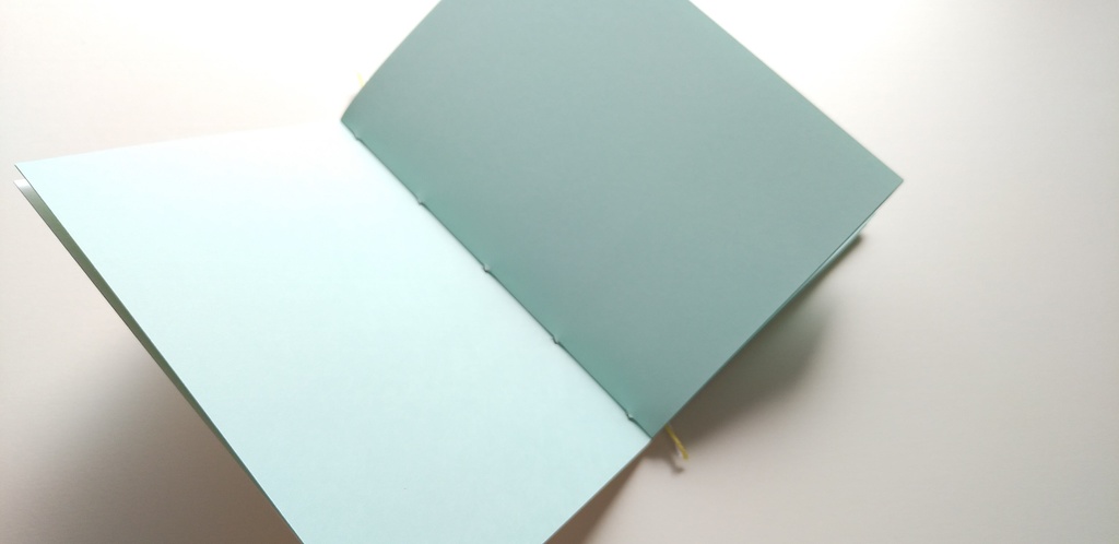 【Passport-厚紙- アサギ64P】紙たくさん! ポルカ白+アサギ