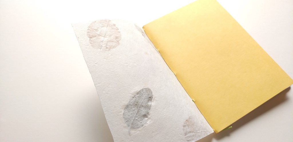 A6ノート「足元の1枚」【紙たくさん!ノート】