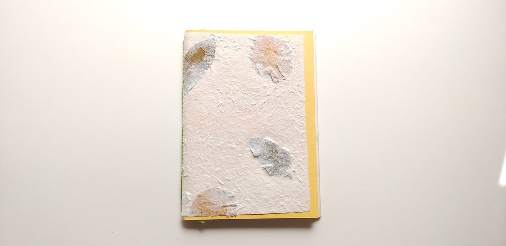 A6ノート「足元の1枚」【紙たくさん!ノート】