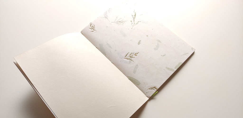 A6ノート「足元の1枚」【紙たくさん!ノート】