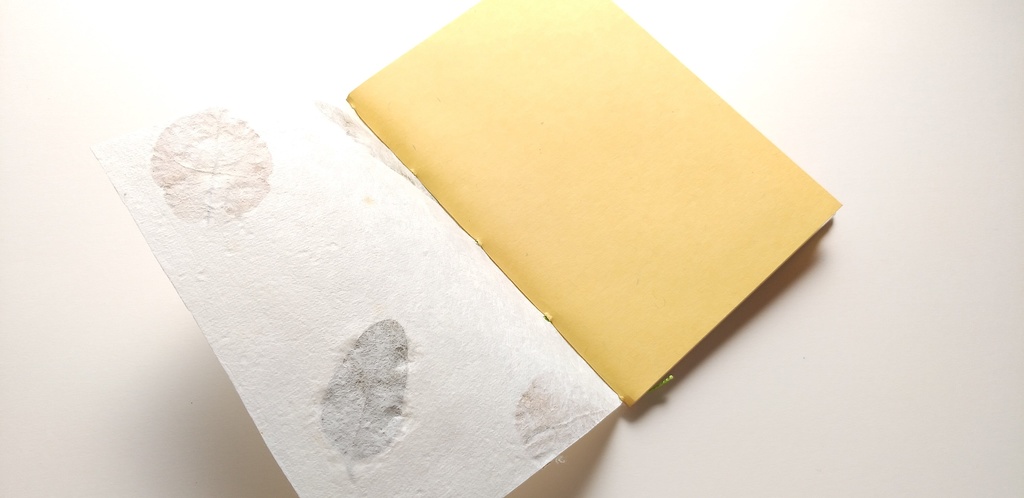 A6ノート「足元の1枚」【紙たくさん!ノート】