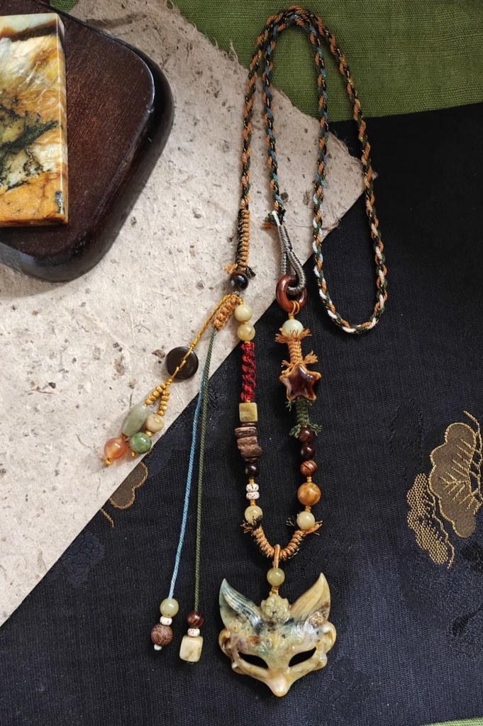天然岫玉彫刻・狐面ハンドメイドロングネックレス