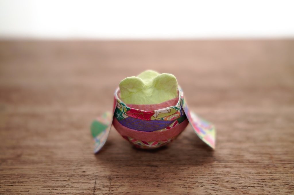 振り袖カエル張子人形 / Furisode frog Roly-Poly