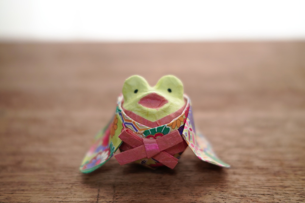 振り袖カエル張子人形 / Furisode frog Roly-Poly
