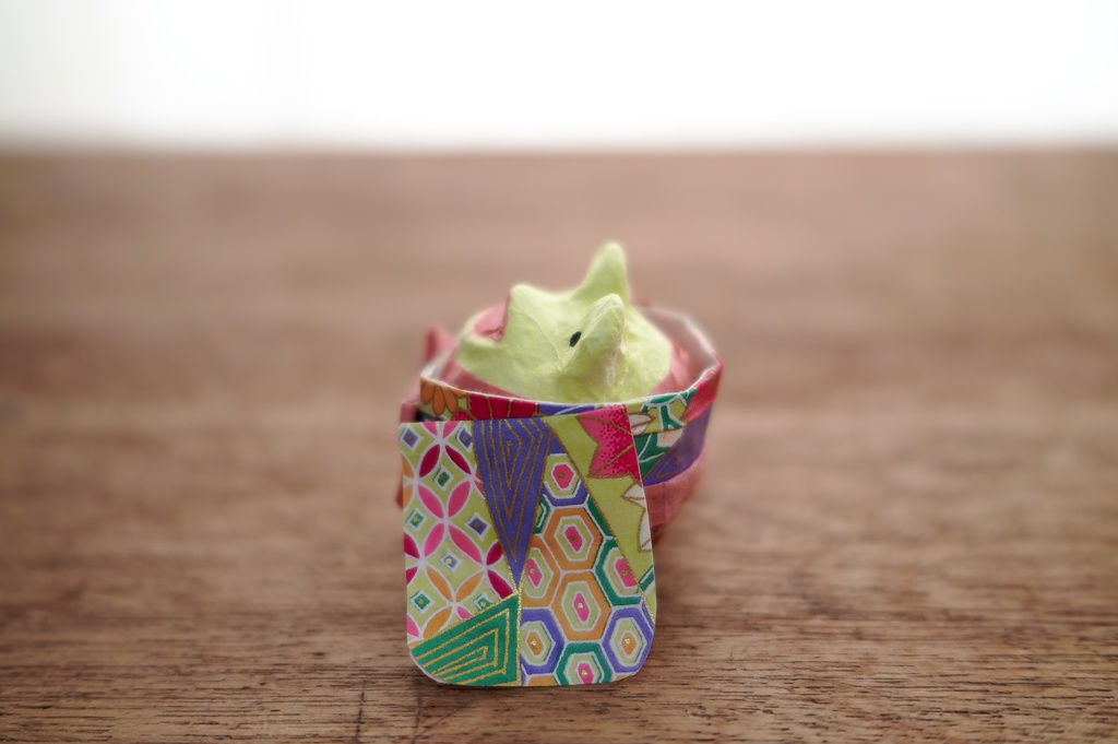 振り袖カエル張子人形 / Furisode frog Roly-Poly