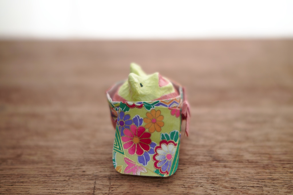 振り袖カエル張子人形 / Furisode frog Roly-Poly