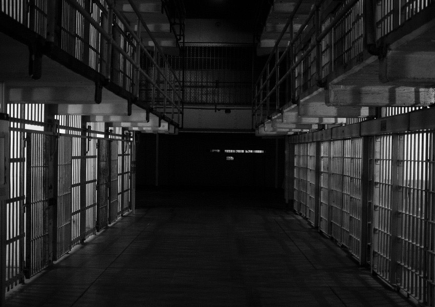 マーダーミステリー Manhunt in prison