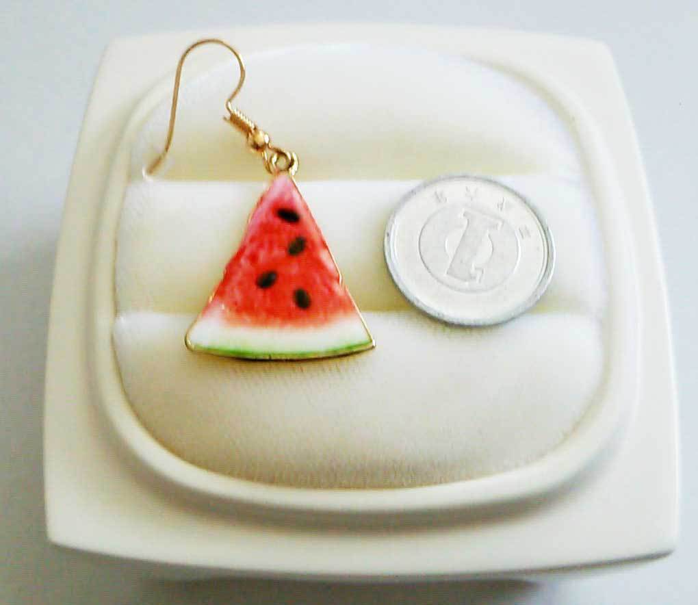 スイカのゆらゆらピアス