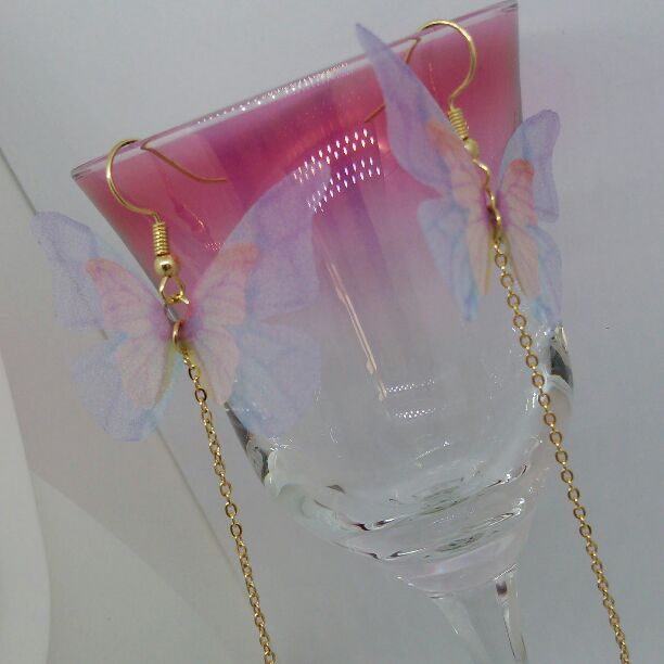 ふわり揺れる 蝶々ピアス