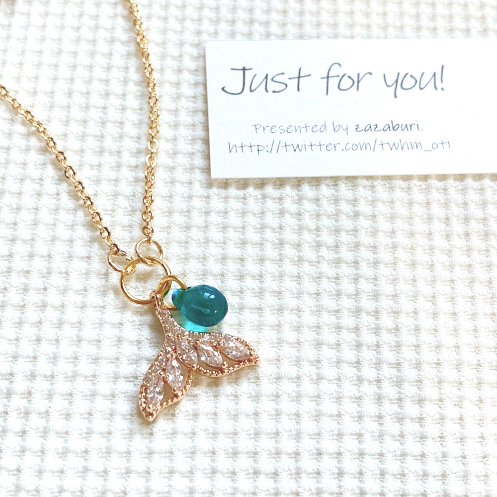 ジルコニアの尾びれとティールグリーンのネックレス