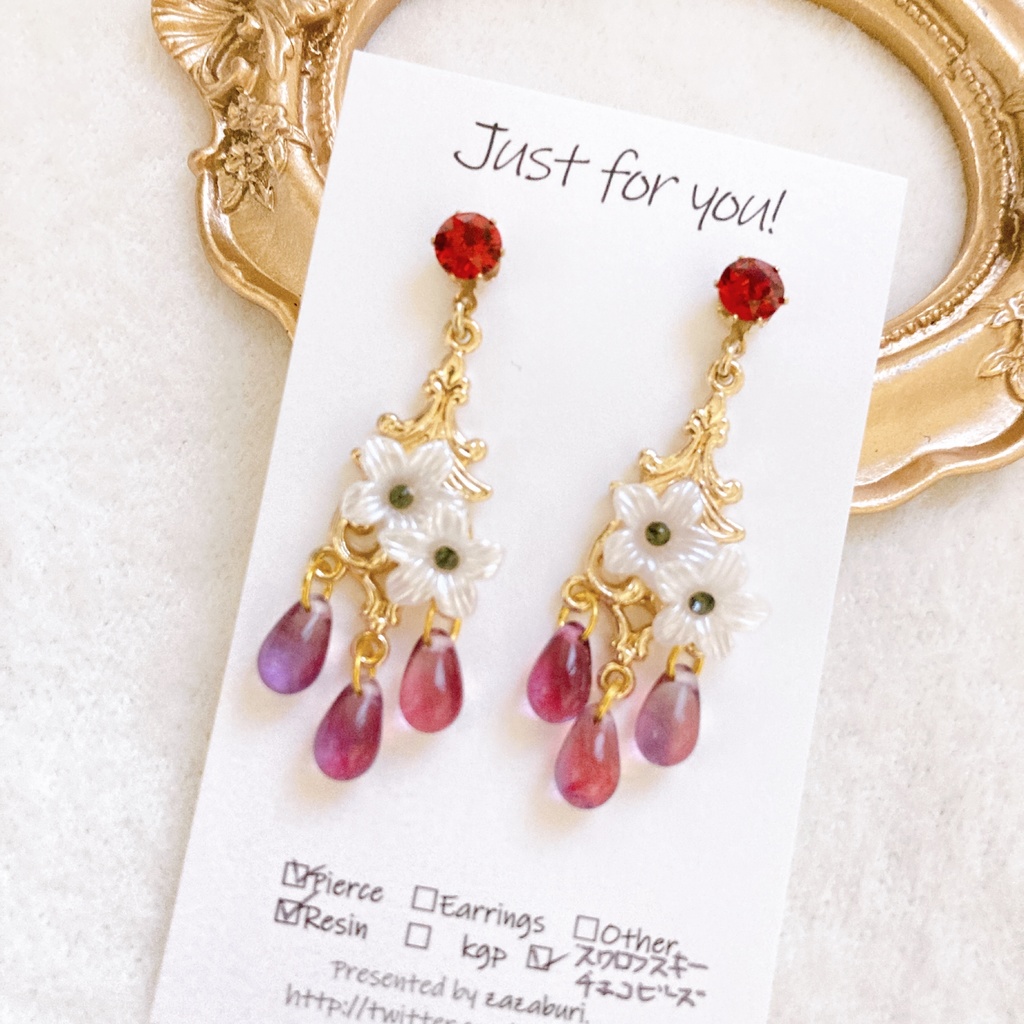 百合と赤紫チェコ の絢爛ピアス