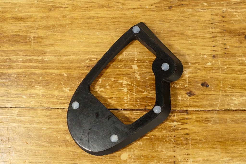 ELECOM HUGE PLUS用 傾斜スタンド