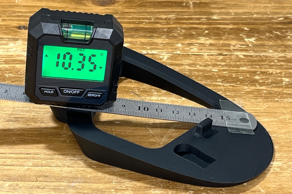 ELECOM HUGE PLUS用 傾斜スタンド