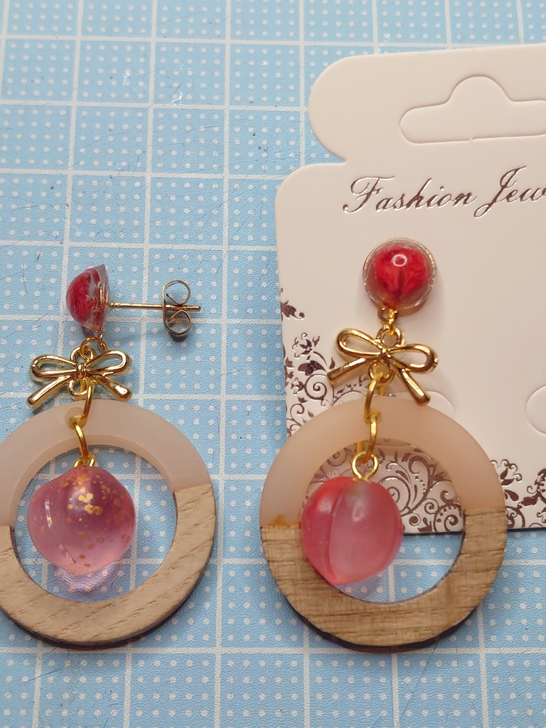 おしゃれ桃ピアス(赤)