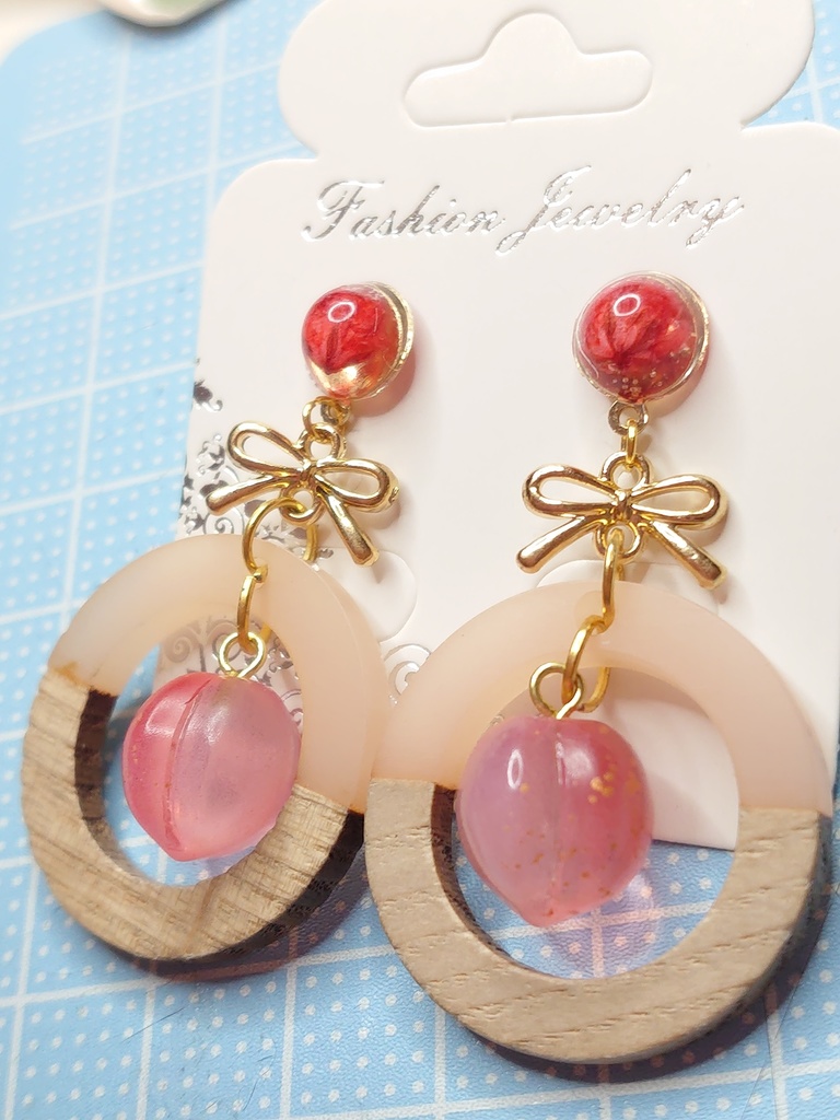 おしゃれ桃ピアス(赤)