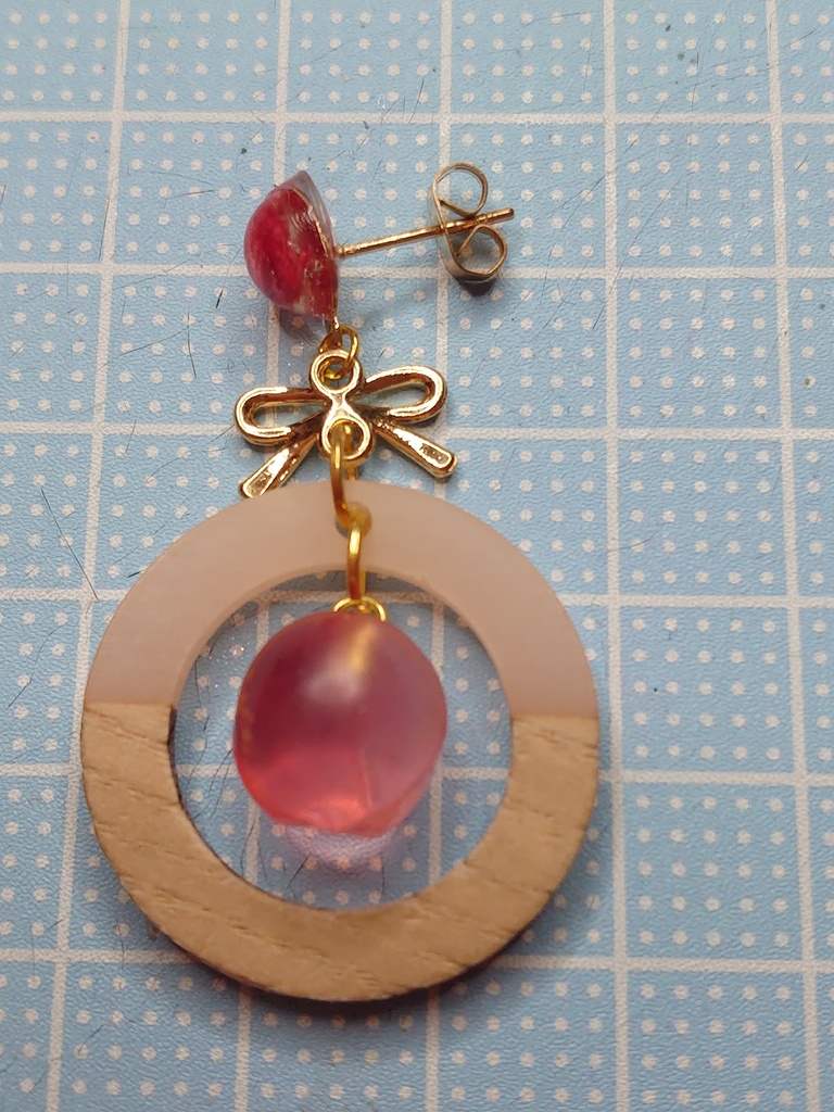 おしゃれ桃ピアス(赤)