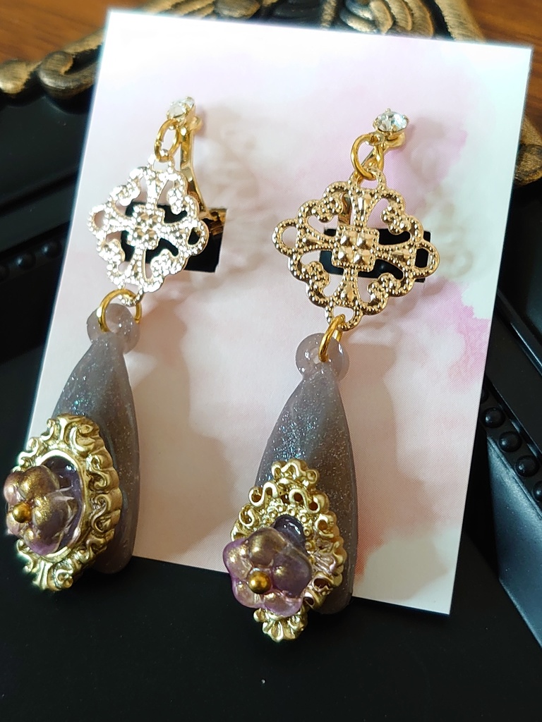 アンティークフラワーなイヤリング(ピアス変更可)