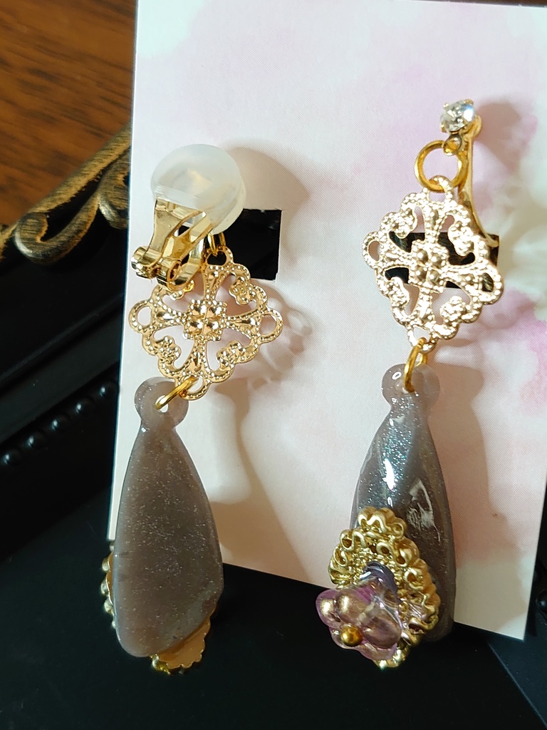 アンティークフラワーなイヤリング(ピアス変更可)