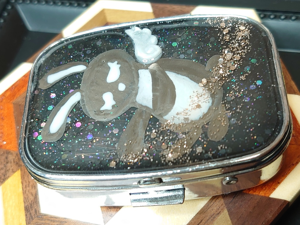 眠る堕天使のうさぎ ピルケース