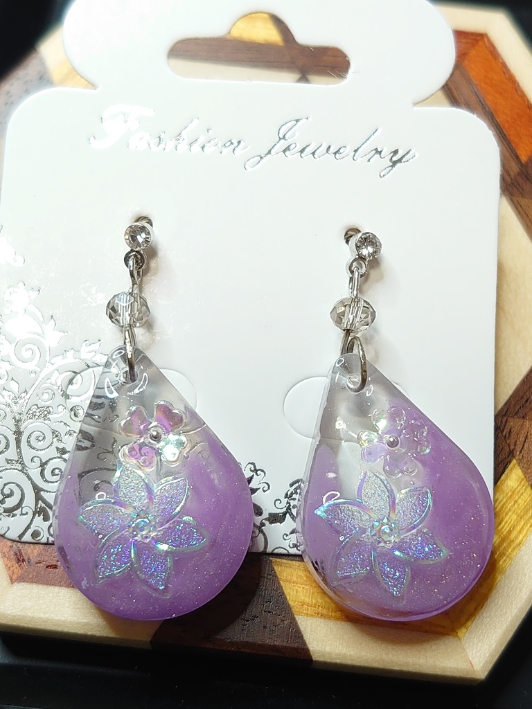 【ピアス】紫と透明の世界